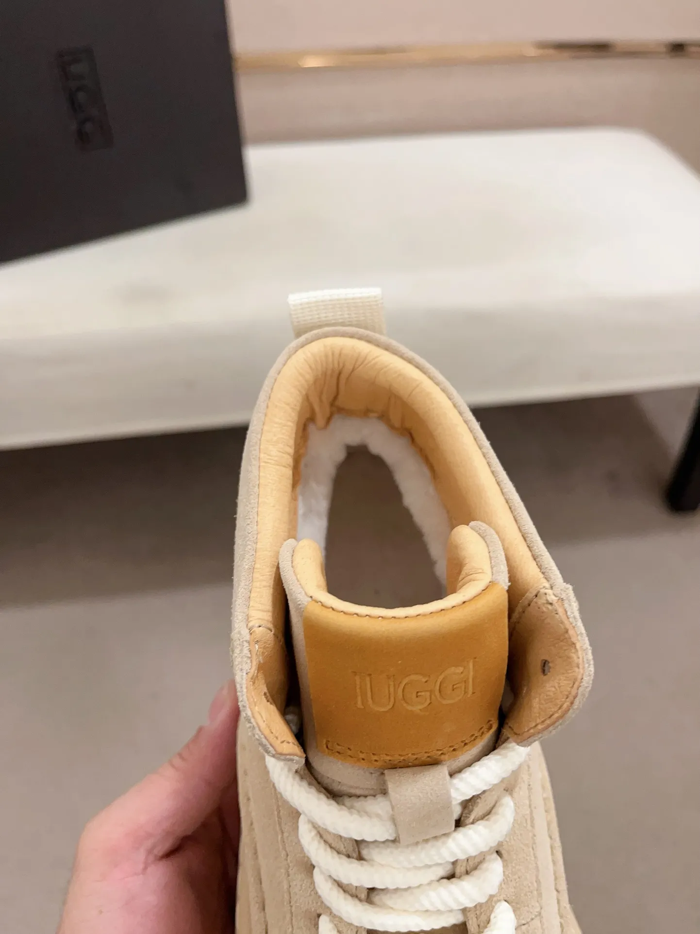 Factory price: 740💰North American men's shoes Ugg ☃️In the special sale of new high-quality men's shoes snow boots in autumn and winter, the nemesis of extreme cold weather! Made of cowhide leather, merino wool lining, and original outsole, whether driving, outdoor or daily wear, there is always one that suits you! Code number 39-44